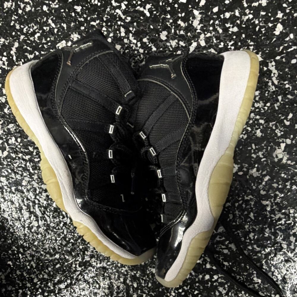 Jordan Air Jordan 11 Retro Black White 5Y Unisex Kids Sneaker 378038-011